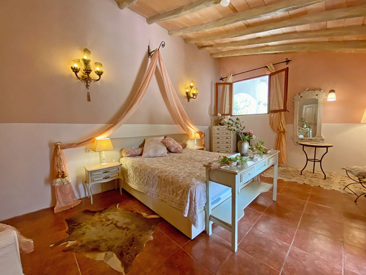 Spectacular Estate with License for 24 Guests - 1