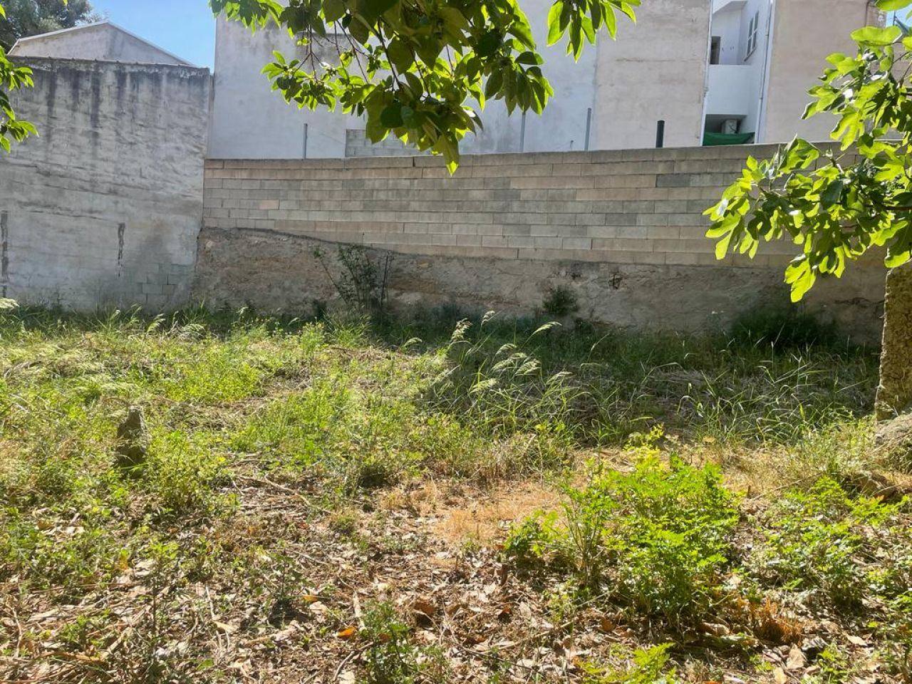 Plot of land with two garages - 1