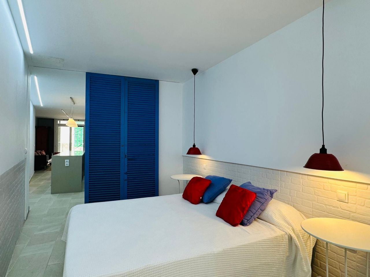 FULLY RENOVATED, WELL PRESENTED TOWNHOUSE WITH SEPARATE SELF CONTAINED GROUND FLOOR APARTMENT - 1
